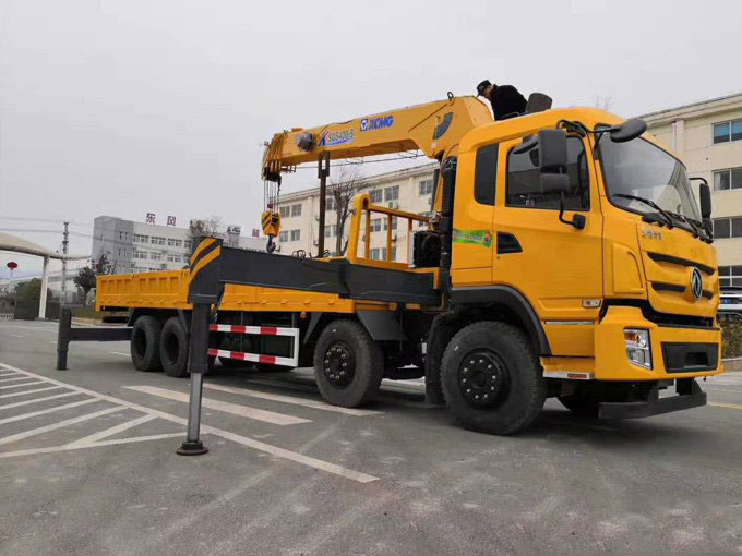 徐工吊機16噸東風特商前四后八隨車吊圖片展示2 徐工吊機16噸東風特商前四后八隨車吊圖片展示2