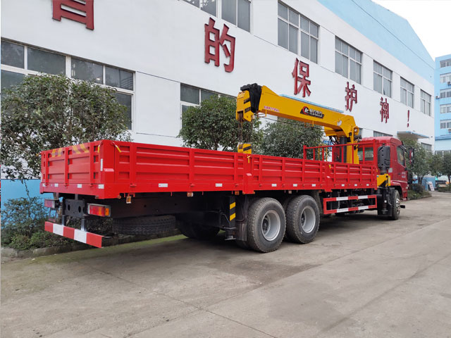 陜汽軒德X6后八輪黃牌程力12噸隨車吊圖片展示4