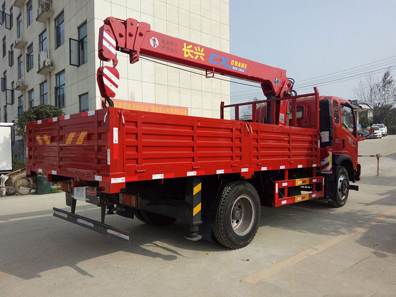 長(zhǎng)興6.3噸重汽王牌隨車吊圖片展示3