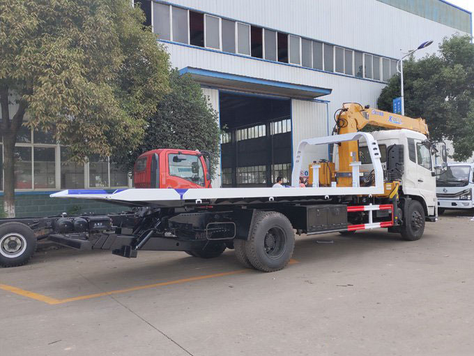 徐工吊機(jī)6.3噸東風(fēng)天錦清障隨車(chē)吊圖片展示4