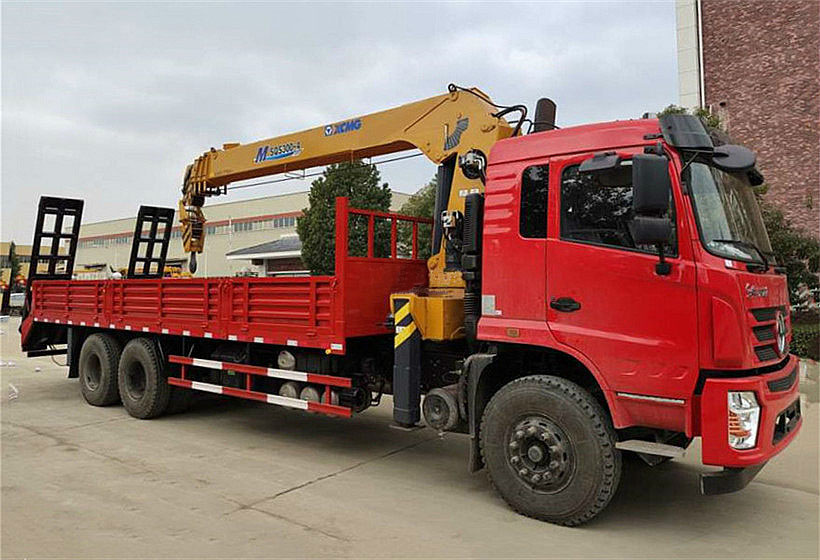 東風(fēng)暢行后八輪徐工12噸隨車吊挖機(jī)平板爬梯圖片展示2 東風(fēng)暢行后八輪徐工12噸隨車吊挖機(jī)平板爬梯圖片展示2