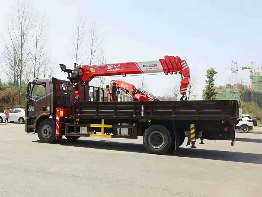 解放J6單橋8噸隨車吊