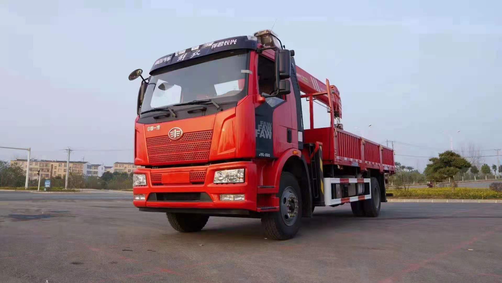 解放J6單橋三一8噸隨車吊圖片展示2