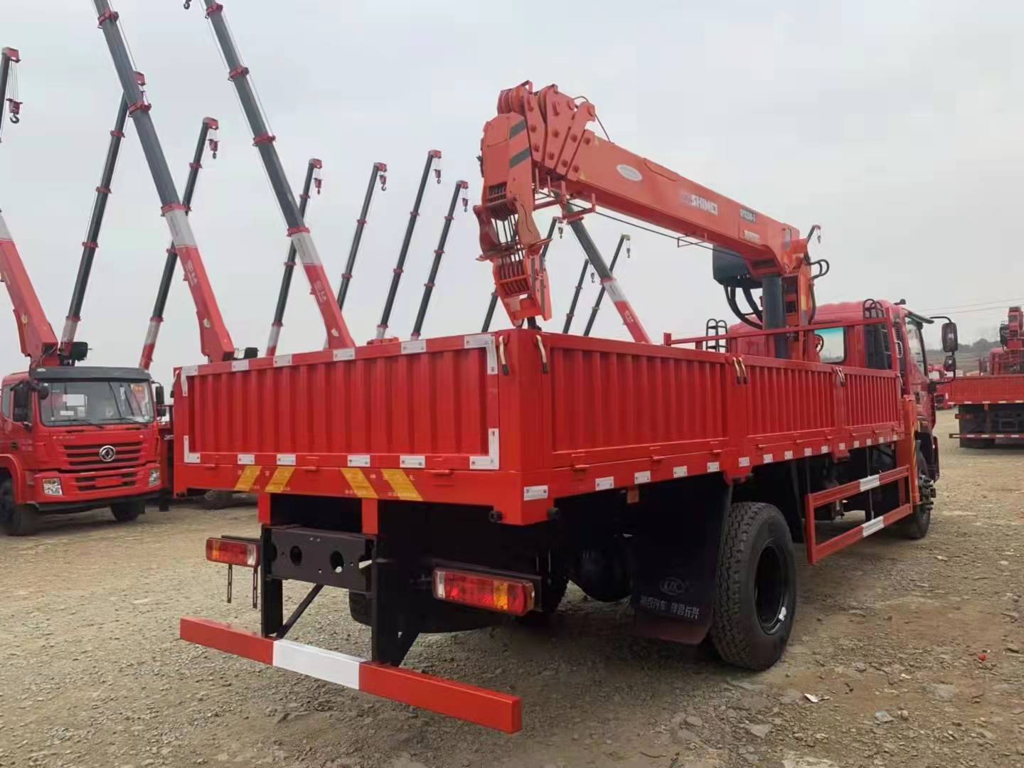 福田瑞沃8噸隨車吊 石煤直臂吊機