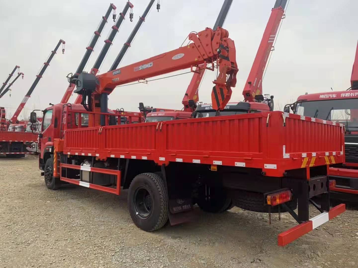 福田瑞沃8噸隨車吊 石煤直臂吊機